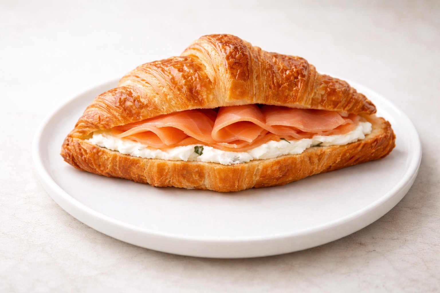 Croissant Salmão e Queijo Creme