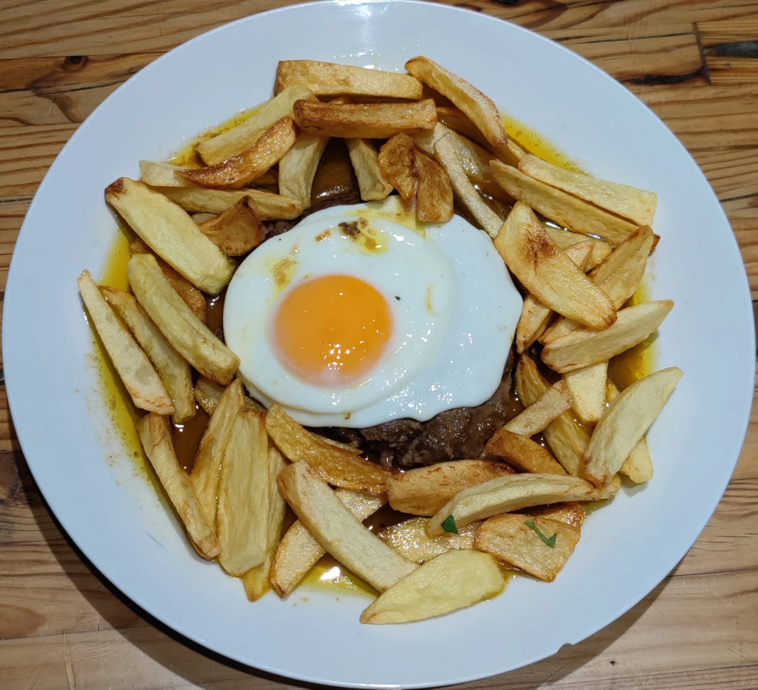 Hambúrguer no prato